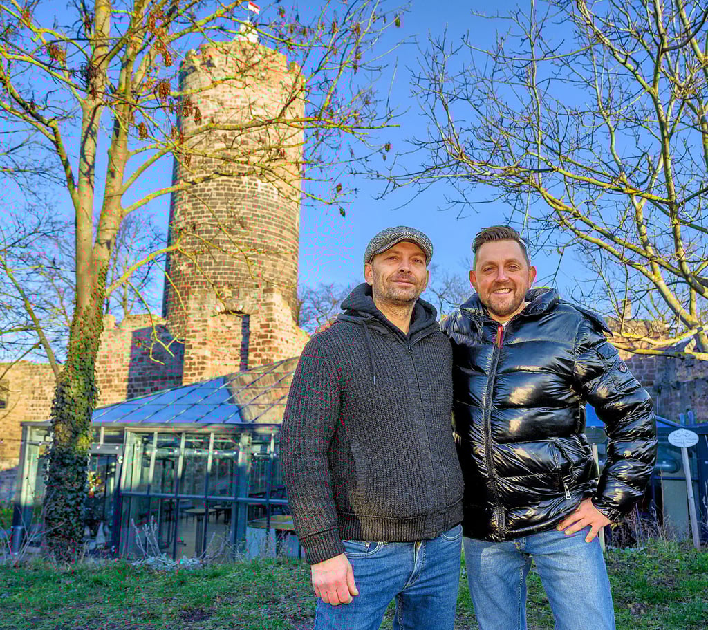 Setzen seit Anfang des Jahres gemeinsam den Gaststättenbetrieb auf der Schönburg fort: Geschäftsführer und Neu-Betreiber Mike Melzer (r.) und Carsten Werner, der als Restaurantleiter fungiert.