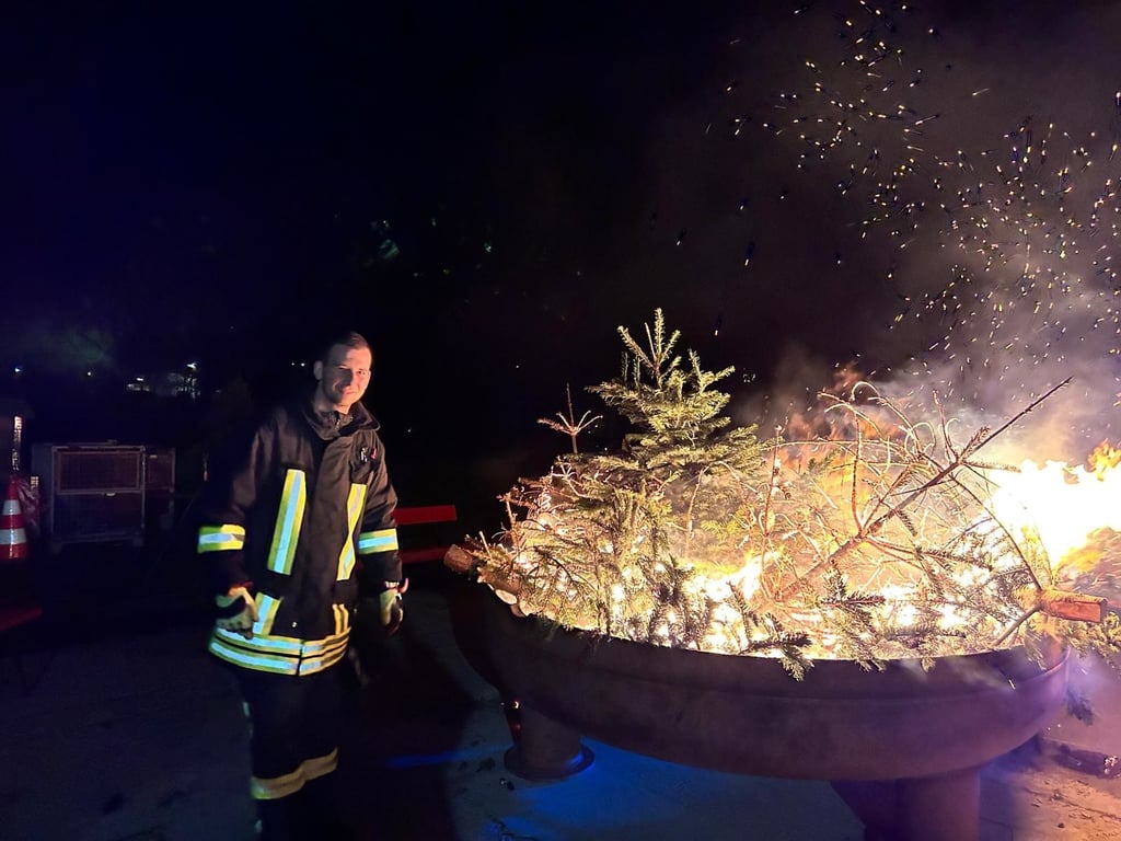 Bei der Meisdorfer Feuerwehr wird das Winterglühen gefeiert - eine große Feuerschale gehört dazu.