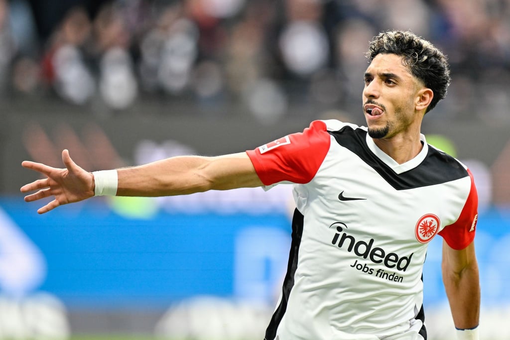 Manchester City ist offenbar an einem Winter-Transfer von Eintracht Frankfurts Topstürmer Omar Marmoush interessiert.