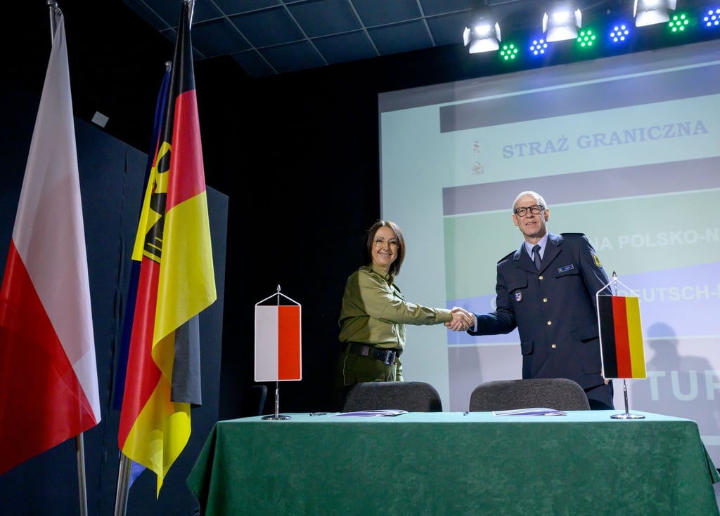 Monika Musielak, Kommandantin der polnischen Grenzschutzabteilung „Oder“, und Carsten Glade, Präsident der Bundespolizeidirektion Berlin, nahmen an der Eröffnung teil.