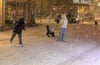 Am frühen Abend begann der Flockenwirbel in Zeitz. In der Fußgängerzone lag schnell eine geschlossene Schneedecke. 