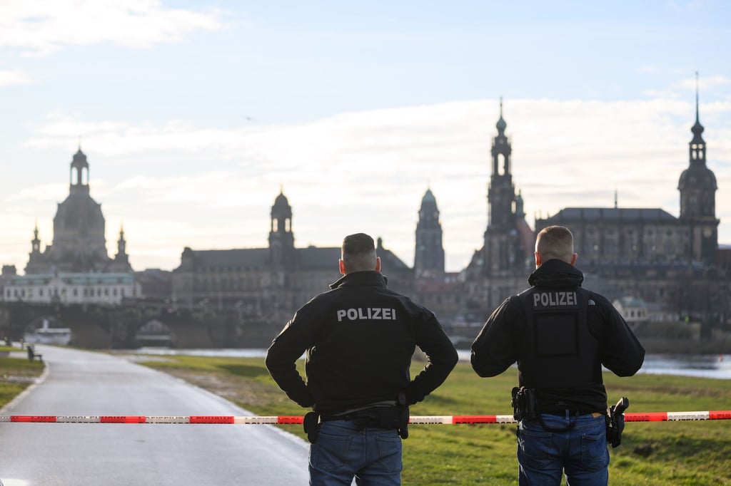 In Dresden laufen die letzten Vorbereitungen für die Entschärfung einer Bombe aus dem Zweiten Weltkrieg.
