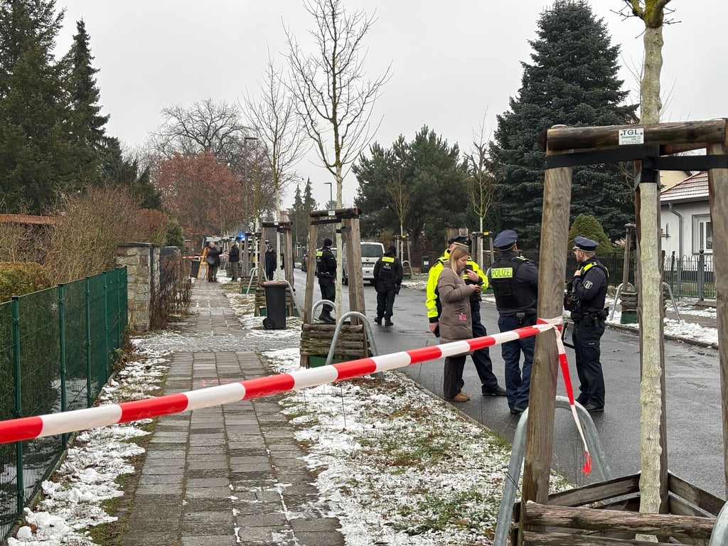 Ein Polizist hat in Berlin-Köpenick Schüsse abgegeben.