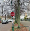 Für Autofahrer ist die Olvenstedter Chaussee in Magdeburg-Olvenstedt teilweise eine Einbahnstraße. Für Radfahrer fehlt hier die Beschilderung. 