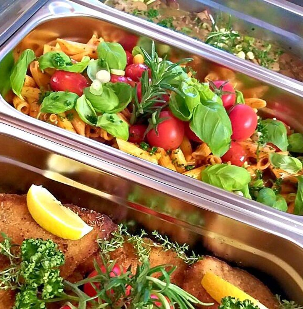 Die Warmstrecke des Catering-Services von Andreas Kuhn ist nicht nur ein kulinarischer Genuss, sondern auch ein Augenschmaus.