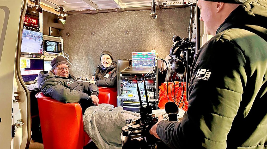 Sie setzen die Bulls mit Bild und Ton in Szene: Das Media Team mit Jörg Wagner sowie Jan und Thomas Henze (von rechts nach links).