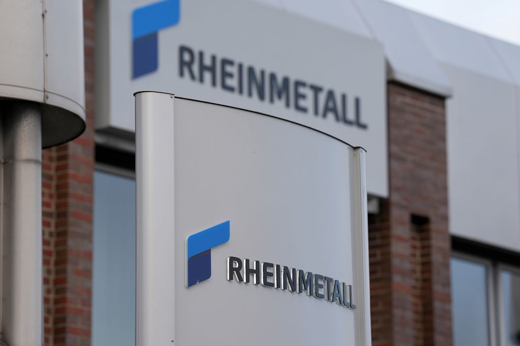 Blick auf das Firmenlogo von Rheinmetall am Unternehmensstandort in Flensburg.