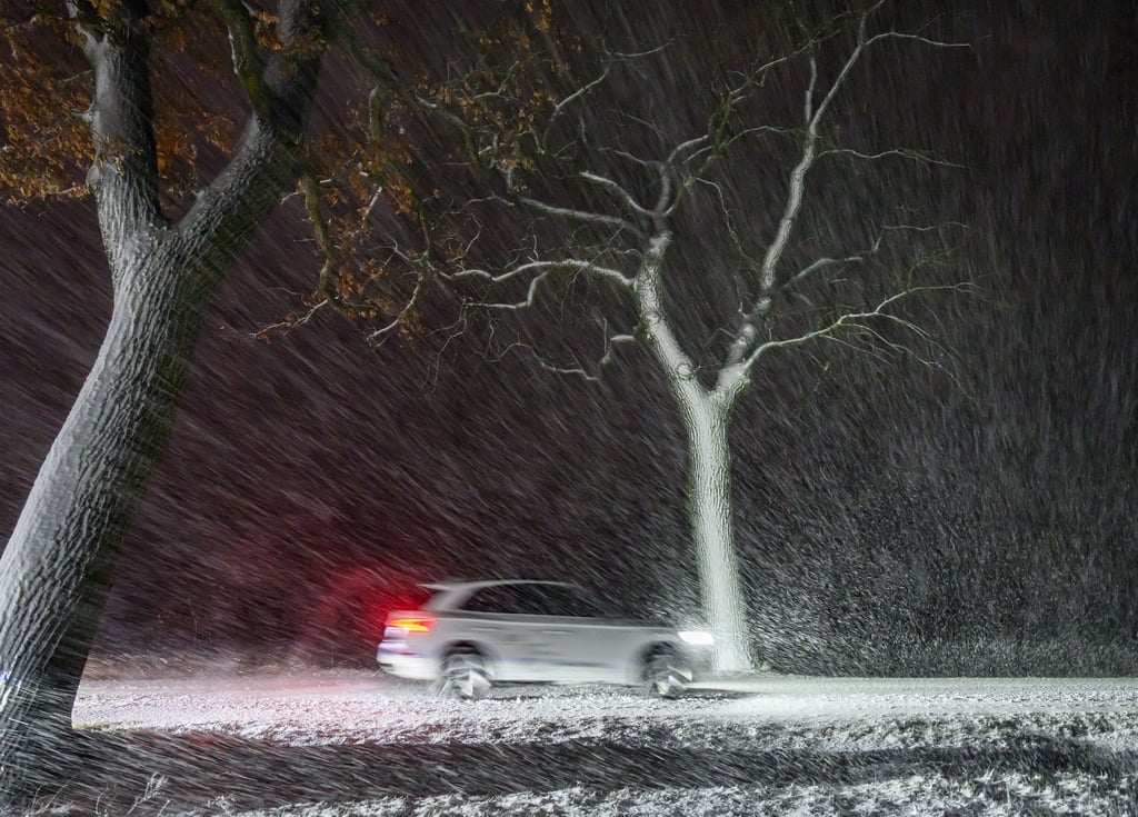 In der Nacht ist in Brandenburg und Berlin viel Schnee gefallen.