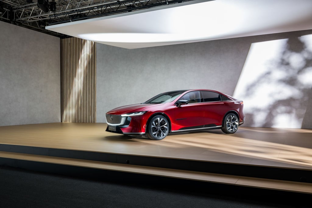 Mazda stellt ab Sommer 2025 mit dem Mazda6e eine vollelektrische Fließheck-Limousine vor, die den bisherigen Mazda6 ersetzt.