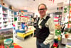 Rainer Neitzel in seiner Buchhandlung in Salzwedel.