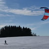 Diese Sportart hat es in sich: Snowkiten klappt auch im Harz.