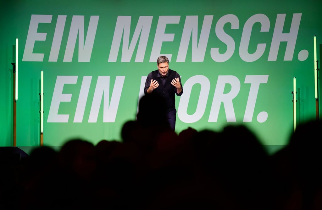 Robert Habeck warnt vor der unregulierten Macht der sozialen Medien.