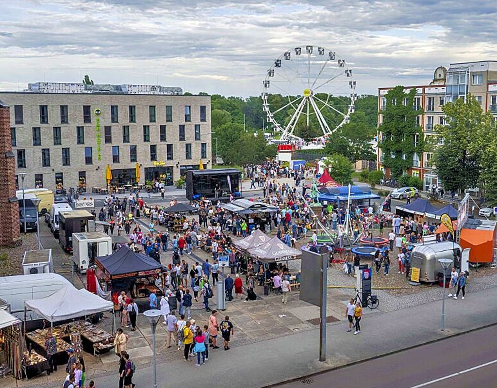 Irischer Markt am Schloßplatz und Rummel am Lustgarten