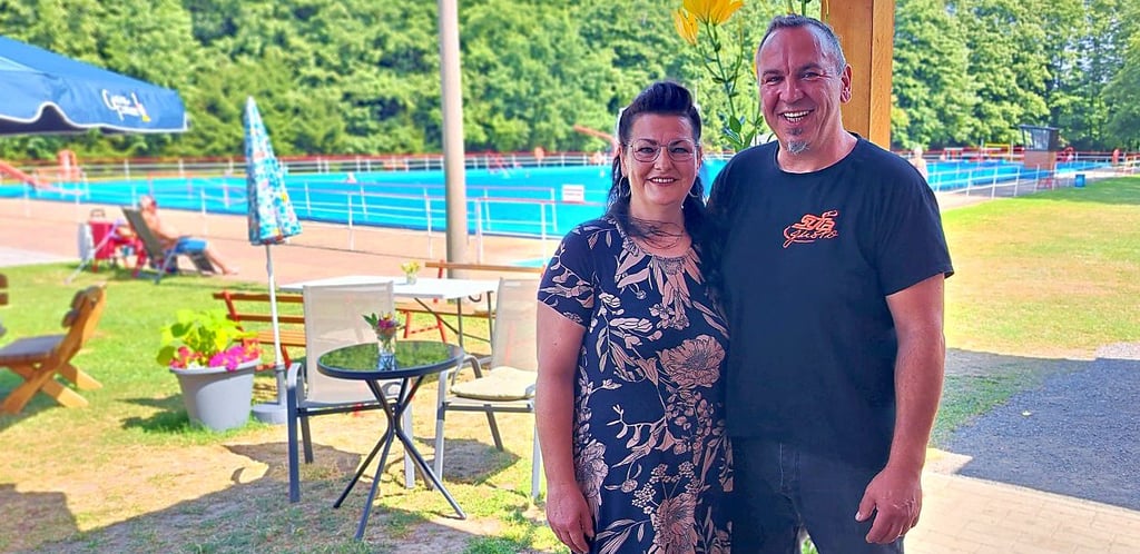 Sylvia Haas und Carsten Kleimeyer von „SyCa Gusto Eventcatering“ haben den Kiosk im Waldbad Alterode seit der Badesaison 2023 betrieben.