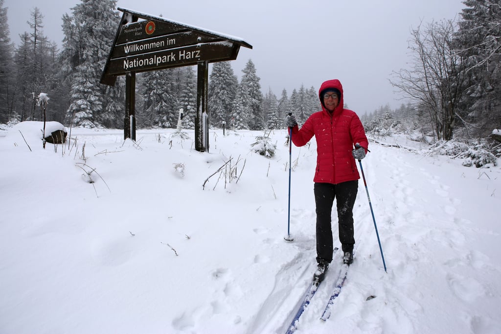 Auf einem gut gespurten Loipennetz und wunderschönen Winterwanderwegen, lässt sich die unberührte Natur im Harz hervorragend genießen.