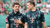 Thomas Müller (l) und Manuel Neuer nehmen zum Start ins Fußballjahr besondere Rollen ein.