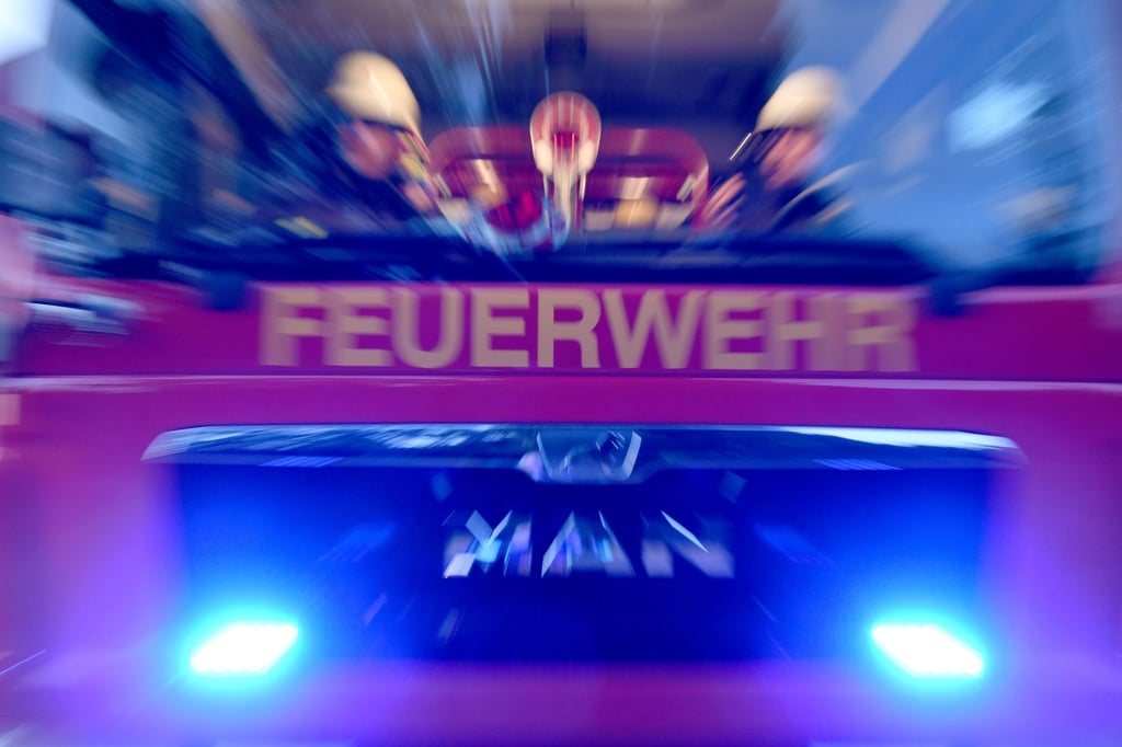 Die Feuerwehr hat nach einem Wohnungsbrand in Rendsburg einen Toten gefunden. (Symbolbild)