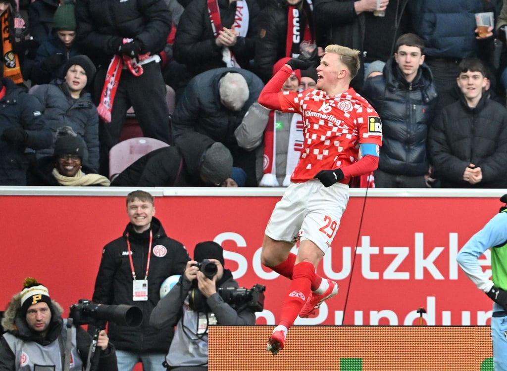 Der Mainzer Kapitän Jonathan Burkardt schließt einen Wechsel in der Winterpause aus.