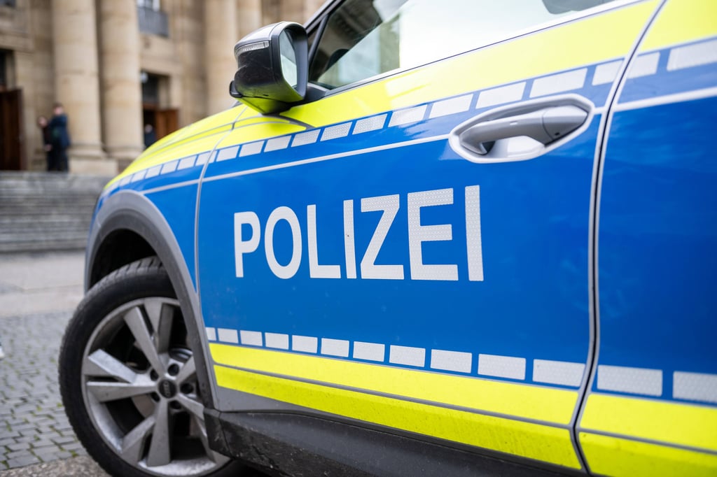 Die Magdeburger Polizei im Fokus: FCM-Fans und Fanhilfe kritisieren Einsatz an der Magdeburger Sternbrücke.