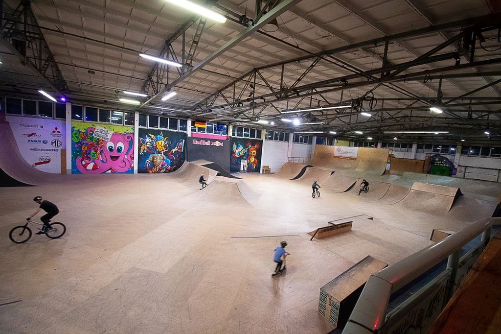Mit einer Fläche von rund 4.500 Quadratmetern zählt der Thuringia Funpark in Mühlhausen laut Betreibern zu den größten Indoor-Skate-Anlagen in Deutschland. Und die Anlage soll noch größer werden. (Archivfoto)