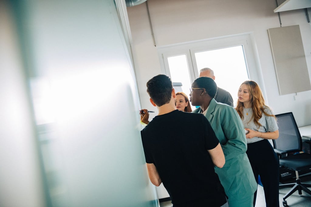 Wer sich weiterbilden möchte, muss Zeit investieren. Ob sie als bezahlte Arbeitszeit gilt, ist aber oft abhängig von individuellen Vereinbarungen.