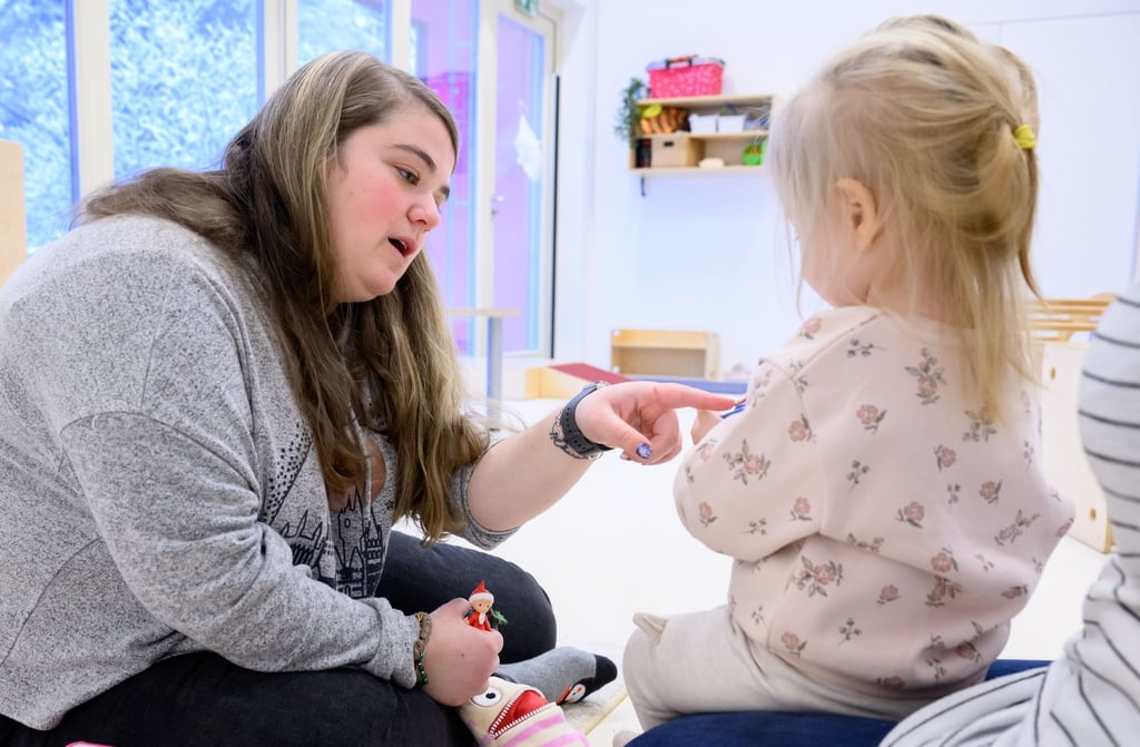 Die 29-jährige Spanierin hat die Kleinkinder während der Eingewöhnungsphase in der Kita kennengelernt.