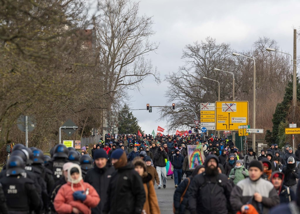 Ermittlungen gegen Riesaer wegen Angriffs auf Beamte bei Protest gegen AfD-Bundesparteitag in Riesa
