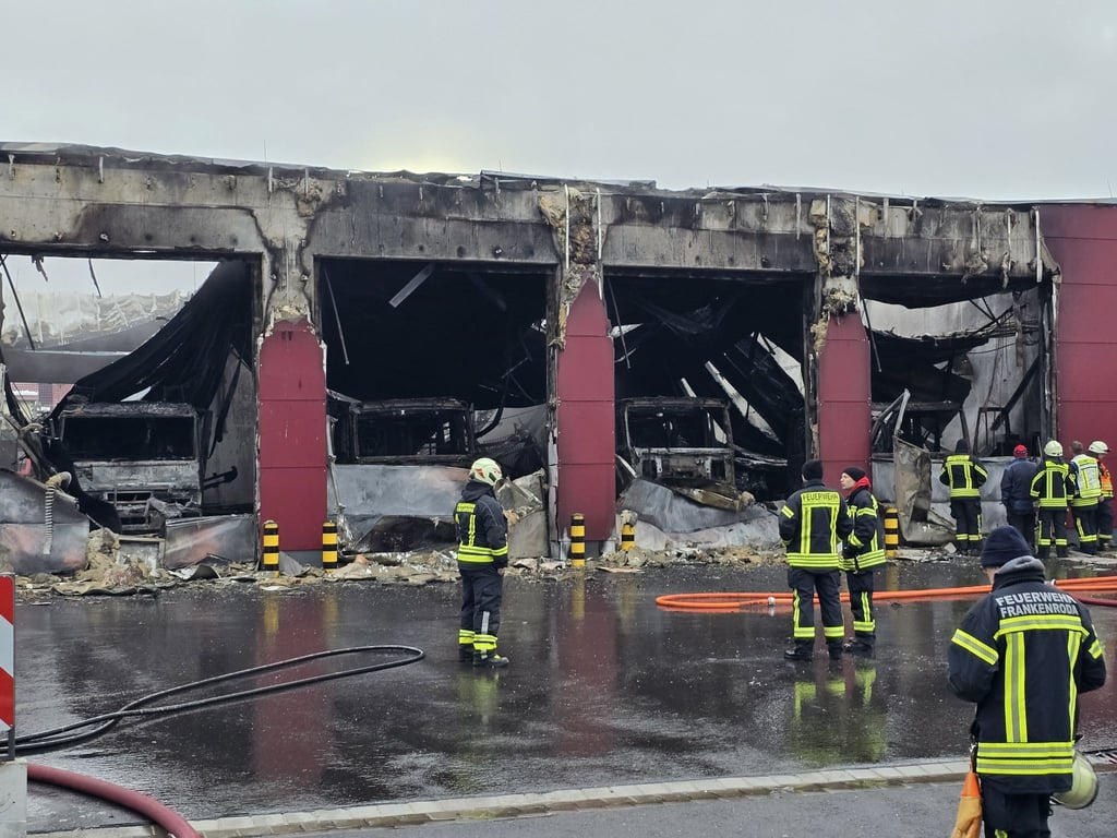 Fünf Einsatzfahrzeuge brannten in Treffurt aus.