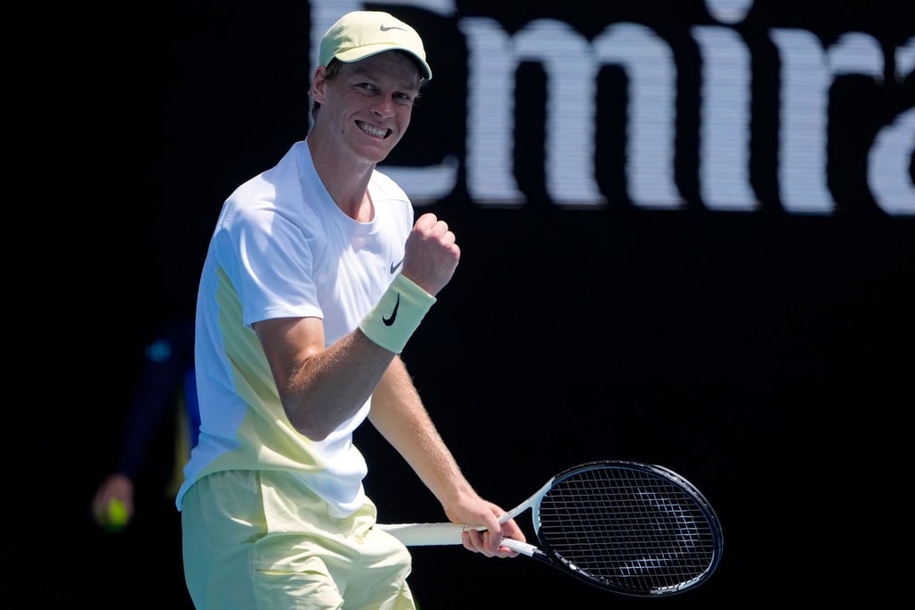 Jannik Sinner gewinnt sein Auftaktmatch bei den Australian Open.