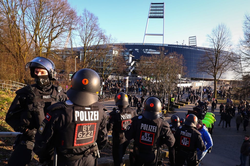 Das Land Sachsen-Anhalt will die Entscheidungsgründe zu dem Polizeikosten-Urteil des Bundesverfassungsgerichts zunächst einmal sorgfältig auswerten.