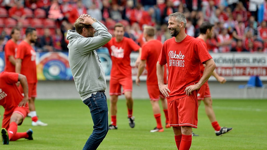 Gibt's ja nicht! Jürgen Klopp (links) und Marco Rose bei einem Abschiedsspiel für Nikolce Noveski 2017.