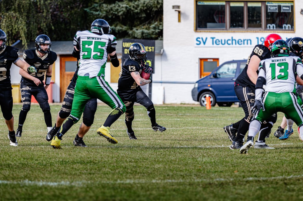 Das Herrenteam der Burgenlandkreis Underdogs trägt seine Spiele im Teucherner Stadion aus (hier im September gegen die Erzgebirge Miners). Künftig kann sich der Verein auch Spiele im Weißenfelser Sadion sowie in Naumburg und Zeitz vorstellen.