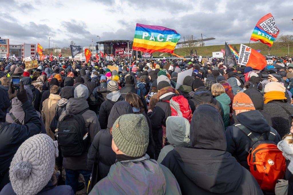 Gut 10.000 Menschen haben am vergangenen Samstag gegen den Bundesparteitag der AfD in Riesa demonstriert. (Archivbild)