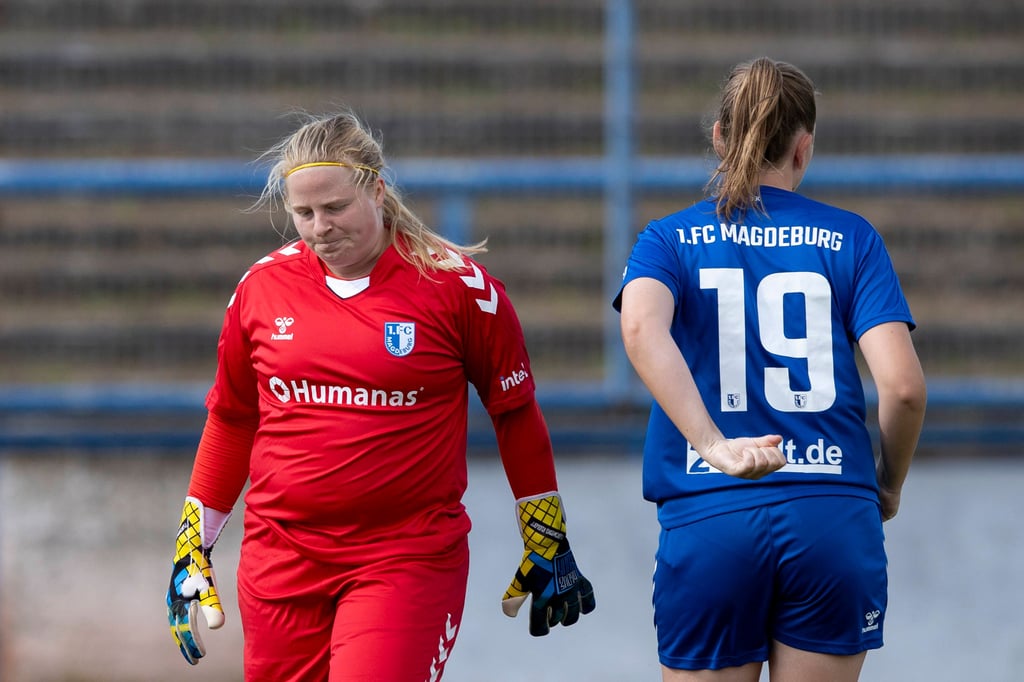Florentine Rudloff (l.) ist einer der beiden Torhüterinnen im FCM-Frauenteam.