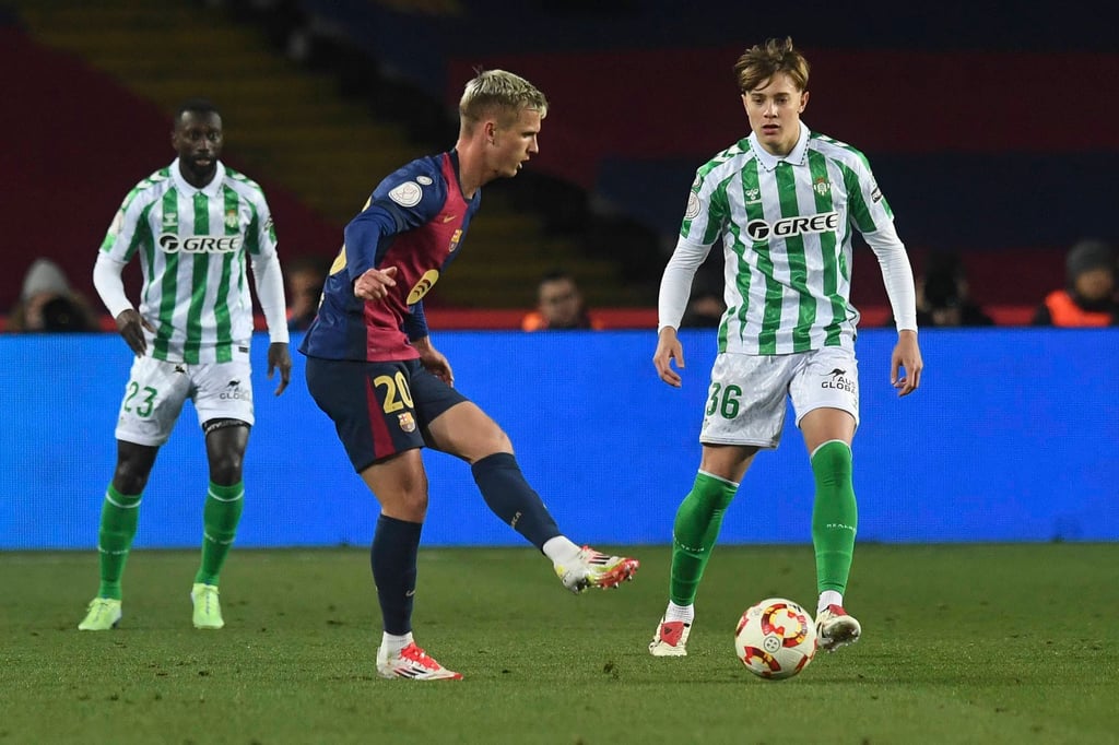 Ex-RB-Spieler Dani Olmo bereitete zqwei Barca-Treffer beim 5:1 im Pokal gegen Betis vor