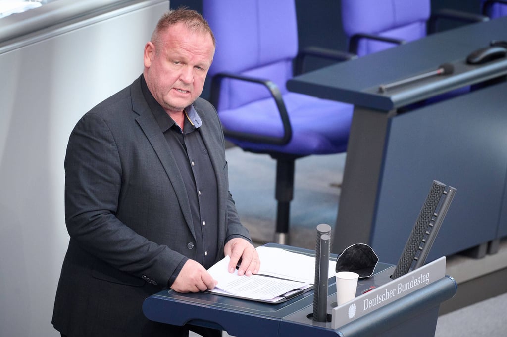 Kay-Uwe Ziegler sitzt derzeit für die als rechtsextrem eingestufte AfD Sachsen-Anhalt im Bundestag. Nun verklagt er seine eigene Partei.
