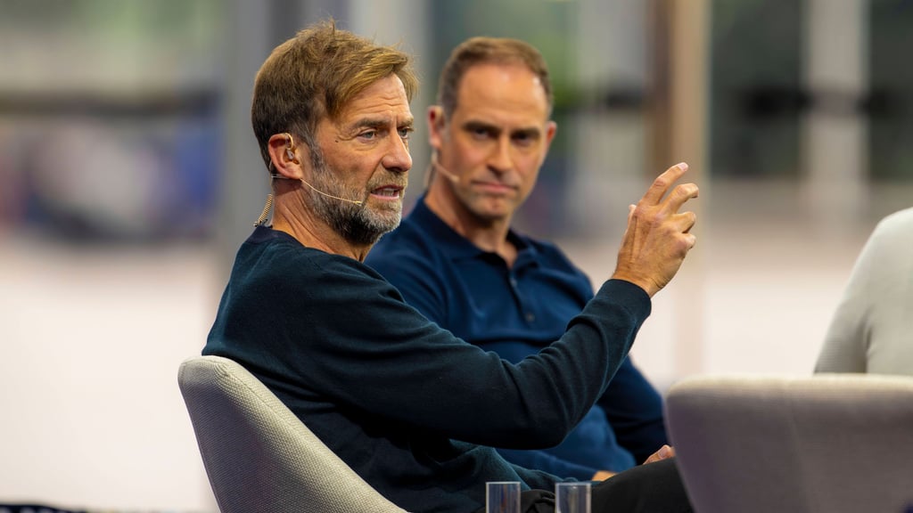 Die Red-Bull-Manager Jürgen Klopp (l.) und Oliver Mintzlaff.