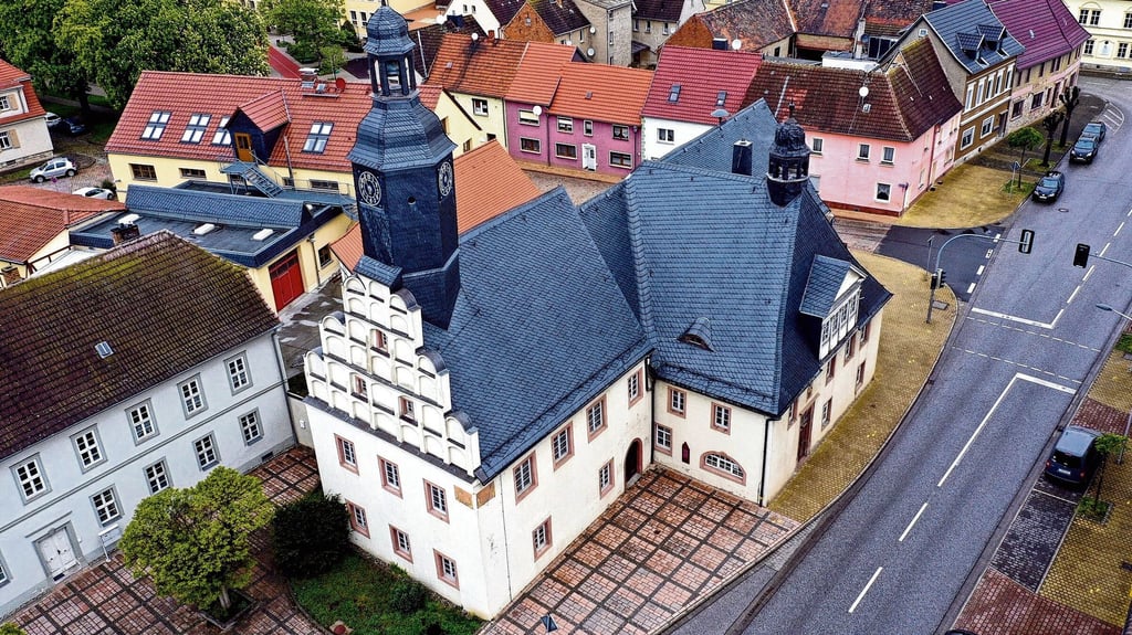 Symbolfoto - Blick auf das Rathaus in Allstedt