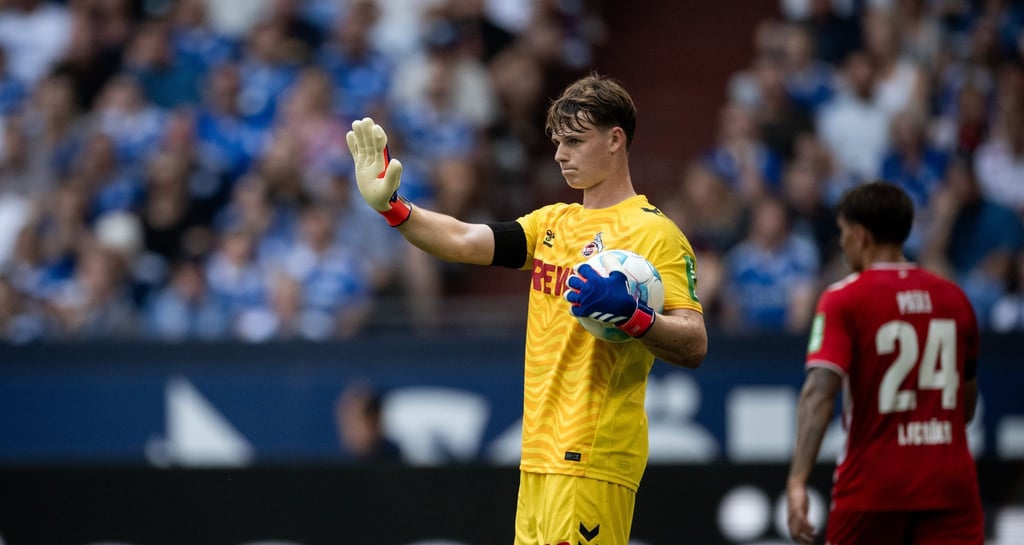 FC Kölns Torwart Jonas Urbig könnte zum FC Bayern München wechslen.