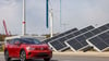 Um seine E-Autos mit Strom zu versorgen, unterstützt VW den Ausbau von Wind- und Solarparks . (Archivbild)