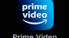 Die Amazon Prime Video-Anwendung auf dem Display eines iPhone SE zu sehen. Die Verbraucherzentrale NRW hat eine Sammelklage gegen das Unternehmen angekündigt. (Illustration)