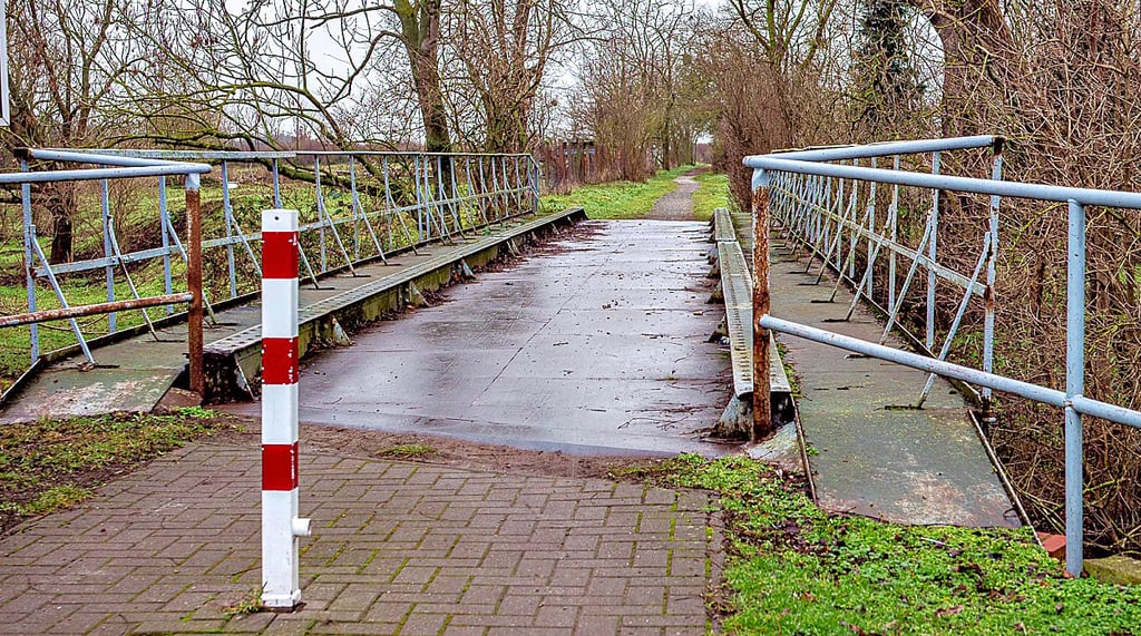 Zum Radweg Dannigkow-Gommern gehört auch die Brücke über die Ehle - das ist der beste Abschnitt des Weges. Der Rest gleicht einer Holperpiste.