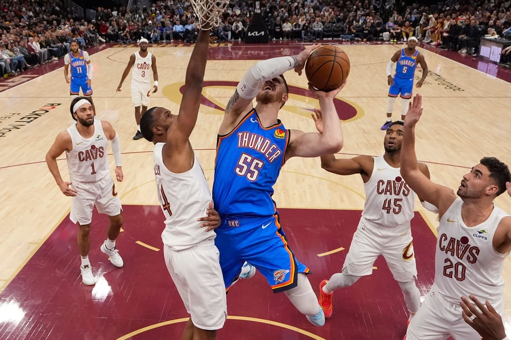 Isaiah Hartenstein (M) wird das zweite Topspiel gegen die Cleveland Cavaliers verletzt verpassen.