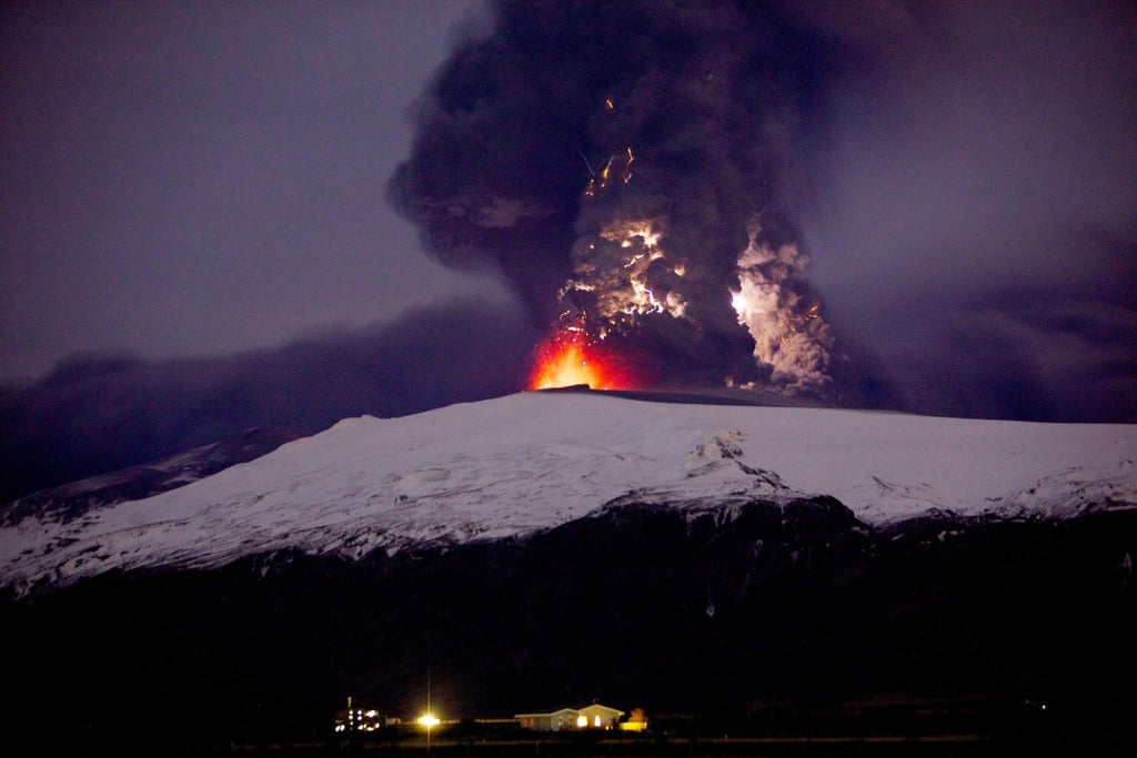 Feuer und Eis wie 2010 am Eyjafjallajökull gehen auf Island manchmal Hand in Hand. (Archivbild)