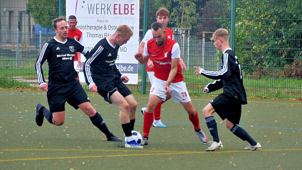 Philipp Sevcov (am Ball) ist mit acht Toren bester Olvenstedter Schütze.