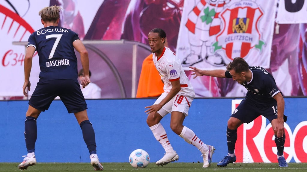 Xavi Simons im Duell gegen den VfL Bochum.