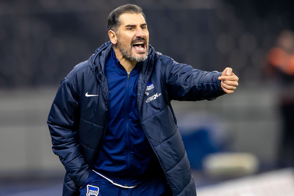 Hertha-Trainer Cristian Fiél stimmt seine Mannschaft auf die Rückrunde ein.