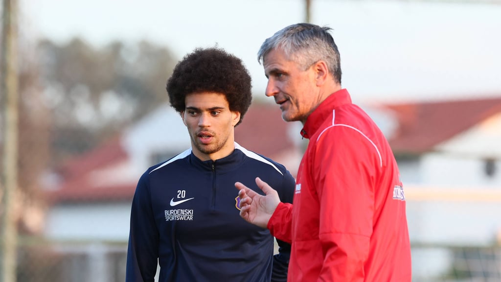 Trainer Jens Härtel setzte bei seinem Debüt mit Erzgebirge Aue auf Jonah Fabisch in der Startelf, verlor aber 1:2 bei Hannover 96 II.