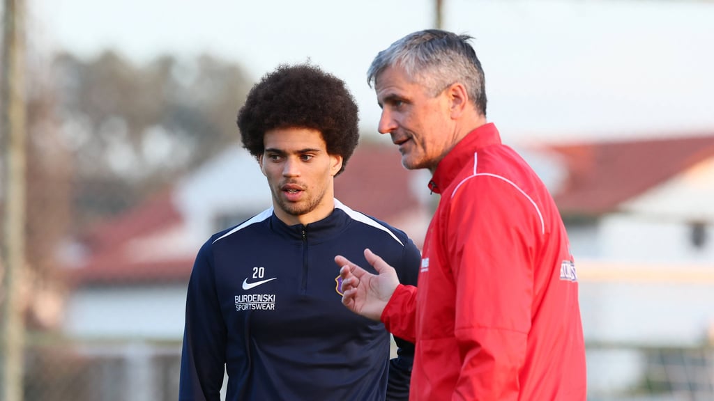 Trainer Jens Härtel setzte bei seinem Debüt mit Erzgebirge Aue auf Jonah Fabisch in der Startelf, verlor aber 1:2 bei Hannover 96 II.