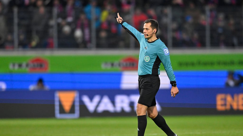 Das Bundesliga-Spiel zwischen RB Leipzig und dem VfL Bochum leitet Schiedsrichter Robert Hartmann.